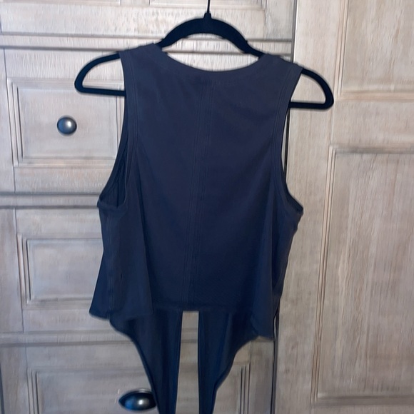 Lululemon time to restore tank, size 4 - Picture 5 of 5